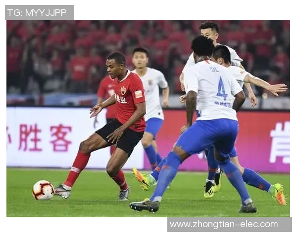 深圳足球队状态引发热议球迷对球队表现分歧明显 深圳足球队状态引发热议球迷对球队表现分歧明显